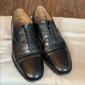 US13 Johnston & Murphy Black Cap Toe Dress Shoes
